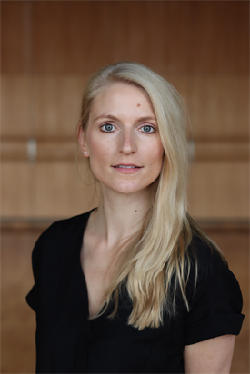 Die Lehrbeauftragte Nadja Görts 